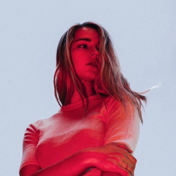 Katelyn Tarver artist photo