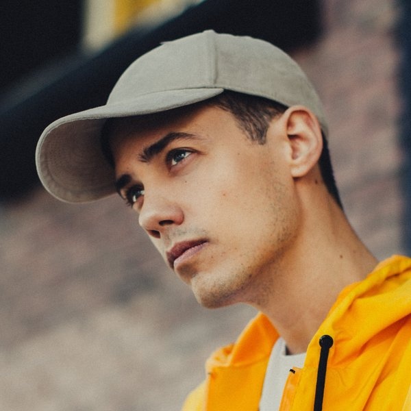 Leroy Sanchez artist photo