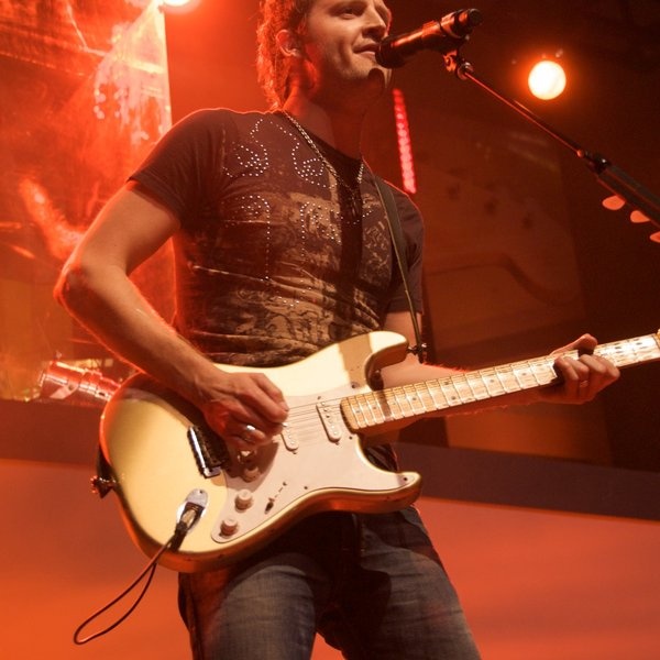 Lincoln Brewster artist photo