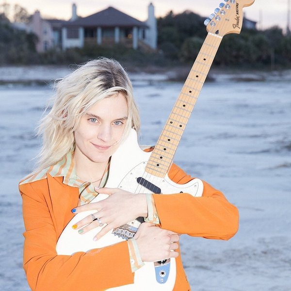 Liza Anne artist photo
