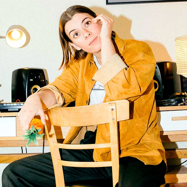 Liz Lawrence artist photo