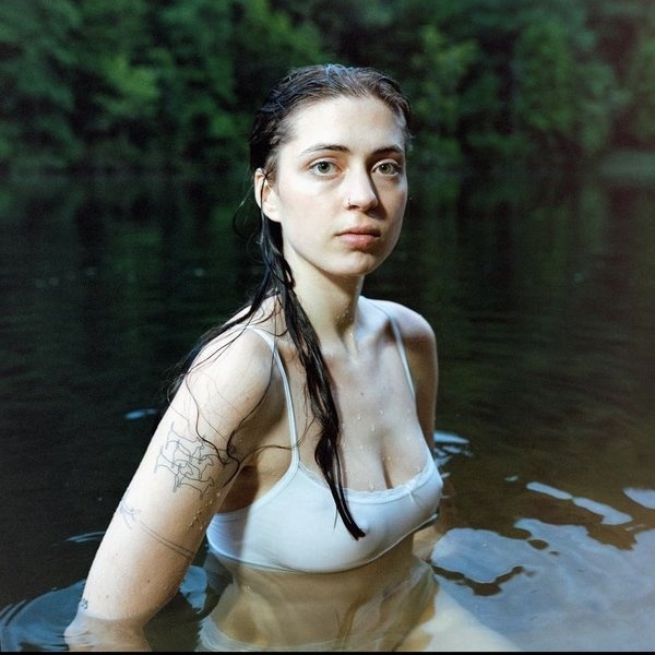 Lizzy McAlpine artist photo