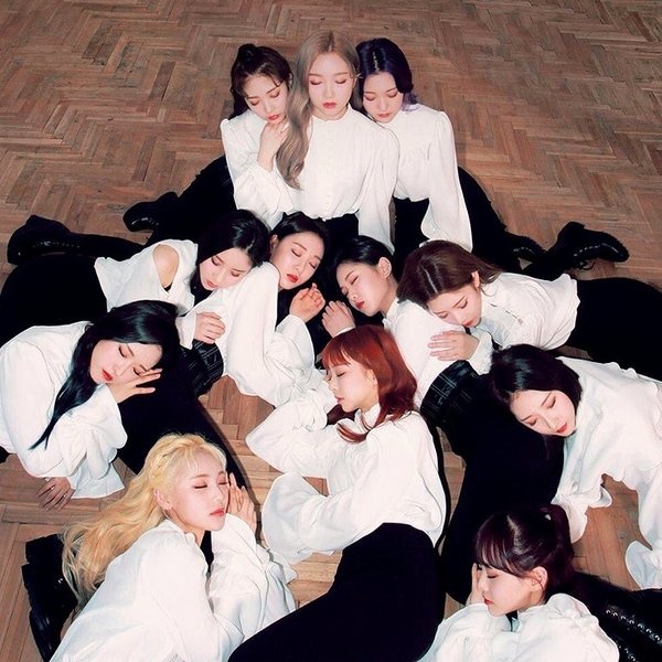 Loona artist photo