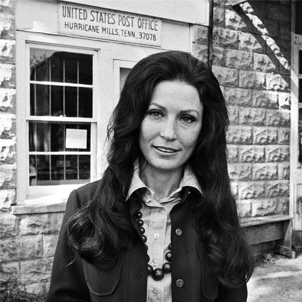 Loretta Lynn artist photo