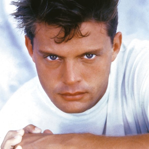 Luis Miguel artist photo