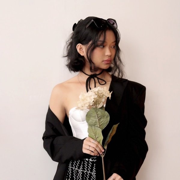 Lyn Lapid artist photo