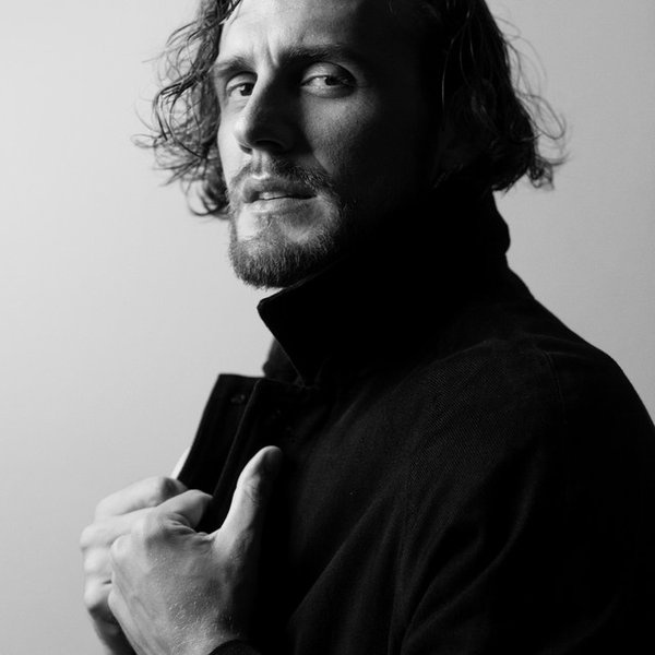 Manu Pilas artist photo