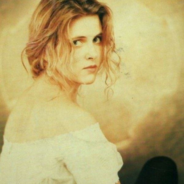 Maria McKee artist photo