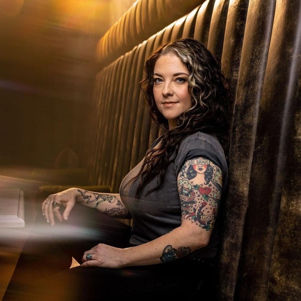 Ashley McBryde artist photo