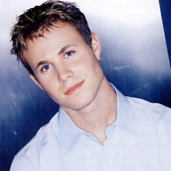 Ashley Parker Angel artist photo
