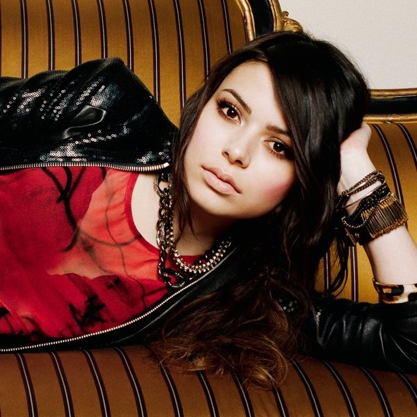 Miranda Cosgrove artist photo