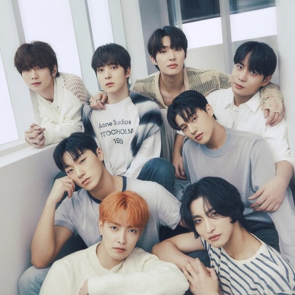 ATEEZ artist photo