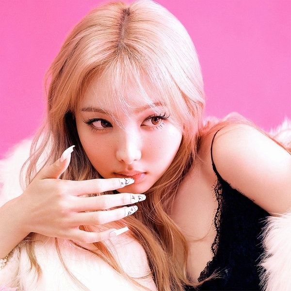 NAYEON artist photo