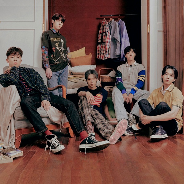 N.Flying artist photo