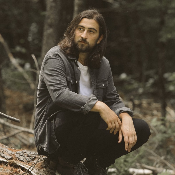 Noah Kahan artist photo