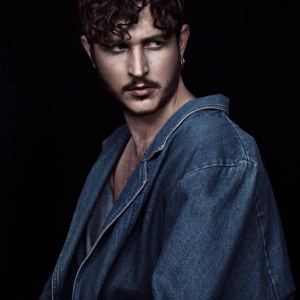 Oscar and the Wolf artist photo