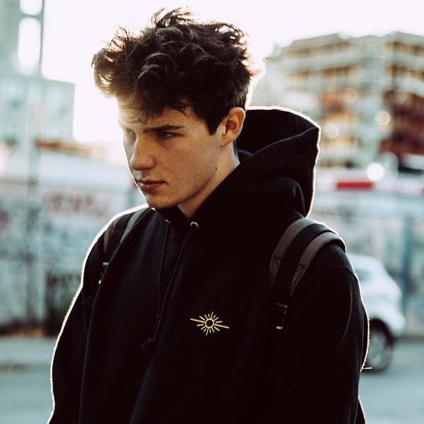 Petit Biscuit artist photo