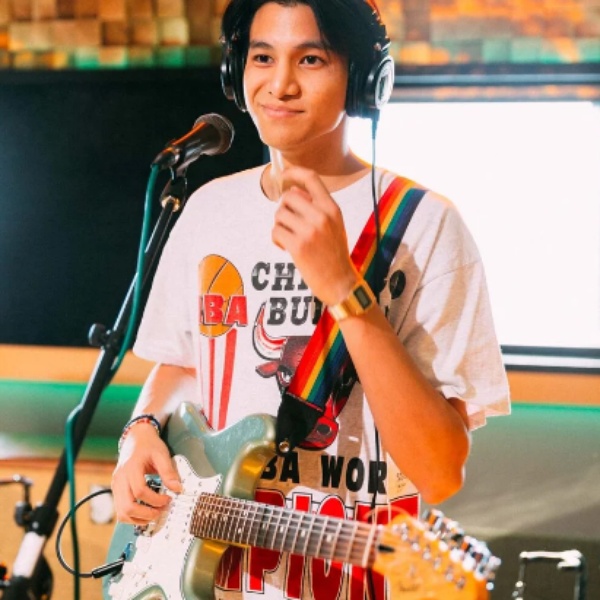 Phum Viphurit artist photo