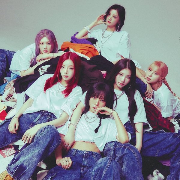 PURPLE KISS artist photo