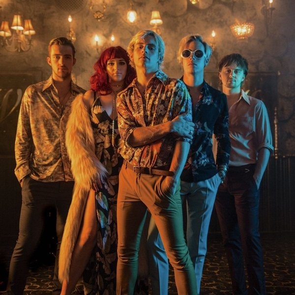 R5 artist photo