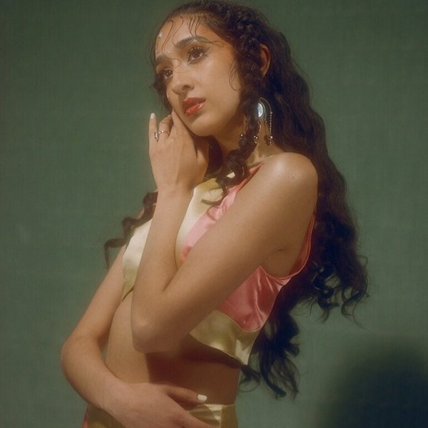 Raveena artist photo