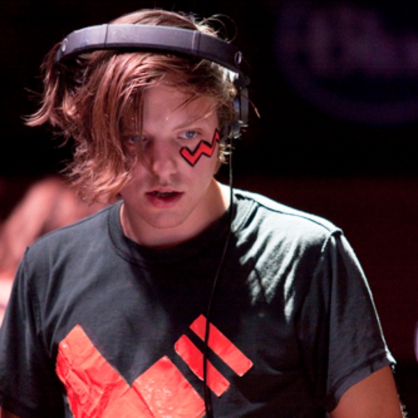 Robert DeLong artist photo
