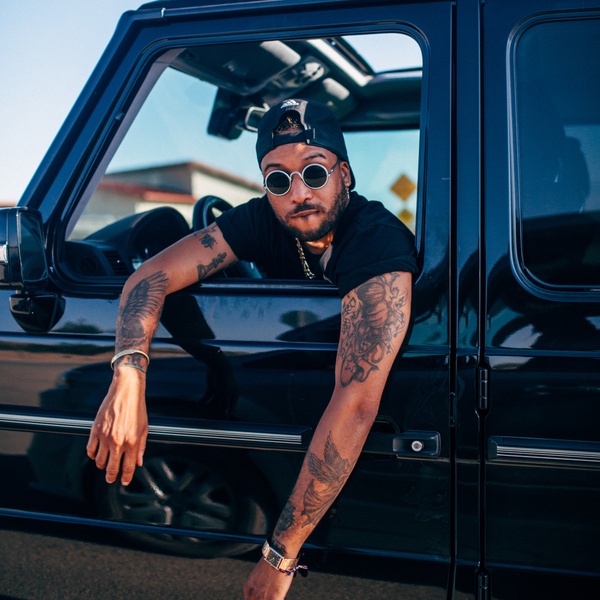 Ro James artist photo