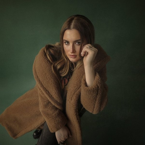 Rosa Linn artist photo
