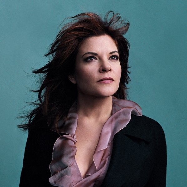 Rosanne Cash artist photo