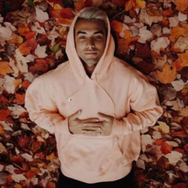 Ryan Caraveo artist photo