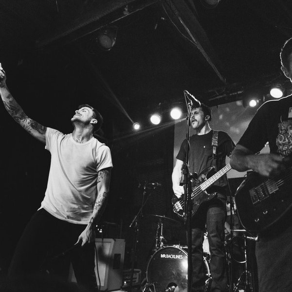 Saosin artist photo