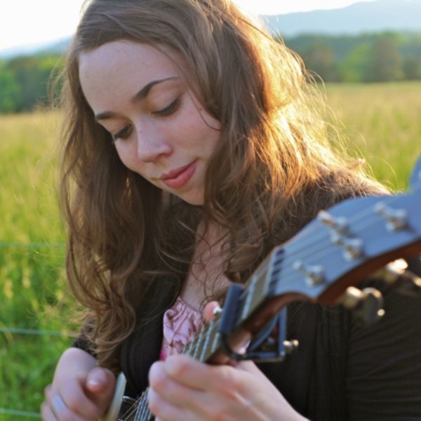 Sarah Jarosz artist photo