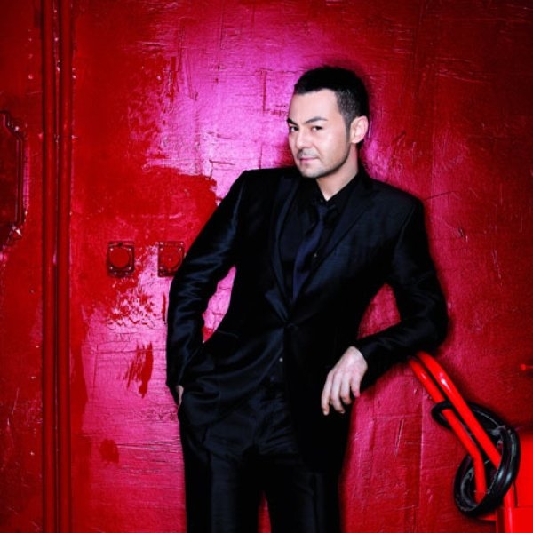 Serdar Ortaç artist photo