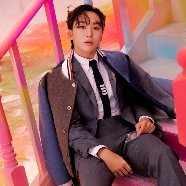 SEUNGKWAN artist photo