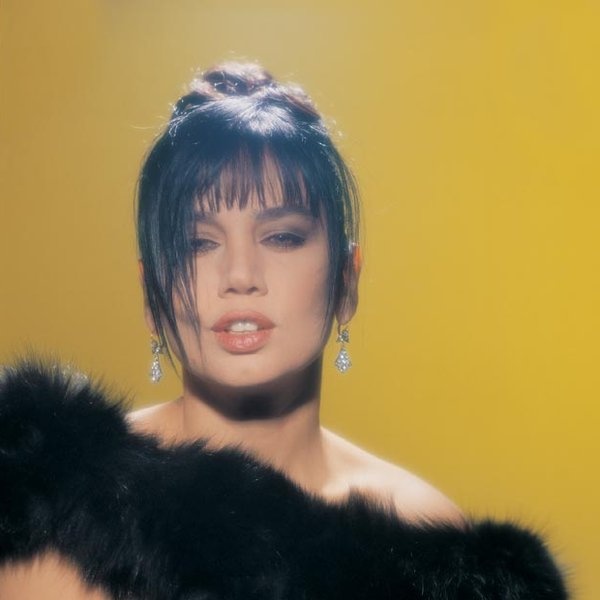 Sezen Aksu artist photo