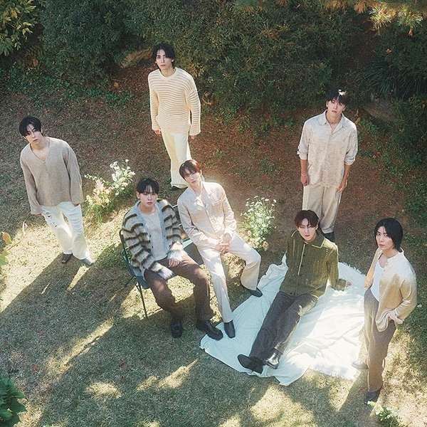 SF9 artist photo