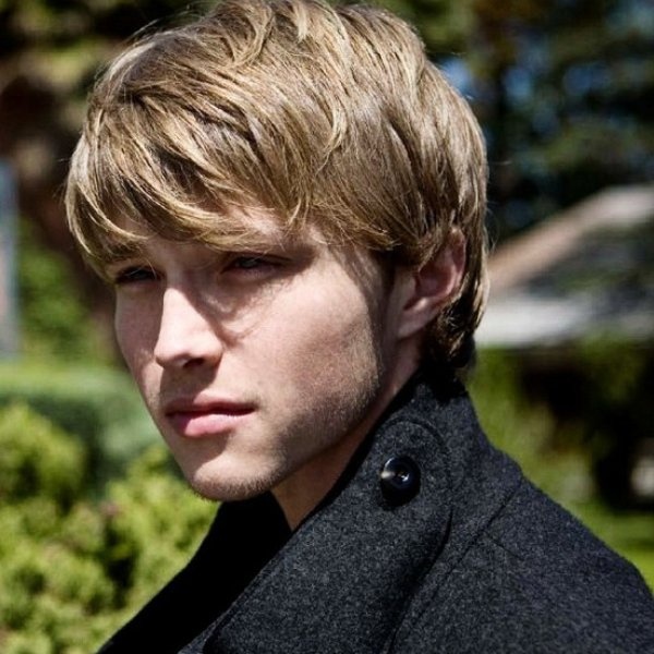 Sterling Knight artist photo