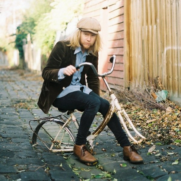 Stu Larsen artist photo