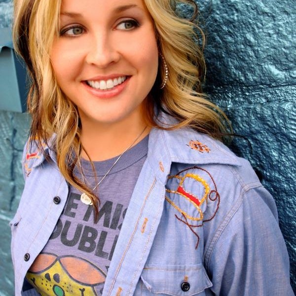 Sunny Sweeney artist photo