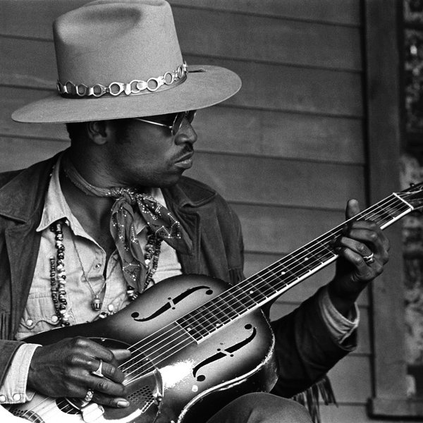 Taj Mahal artist photo