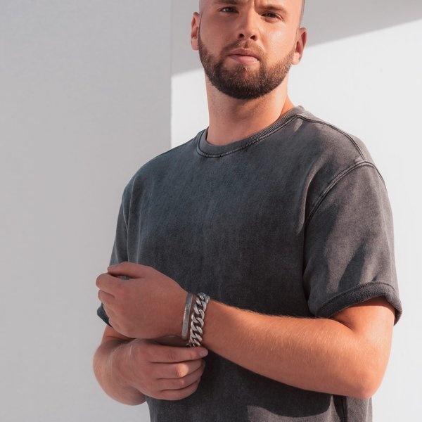 Topic artist photo