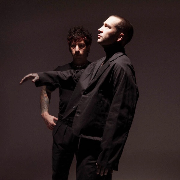 Twenty One Pilots artist photo