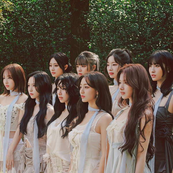 TWICE artist photo