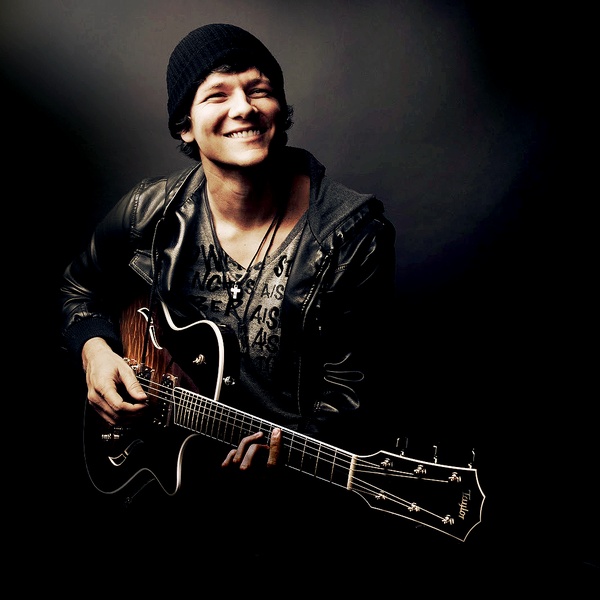 Tyler Ward artist photo