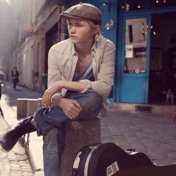 Ulrik Munther artist photo