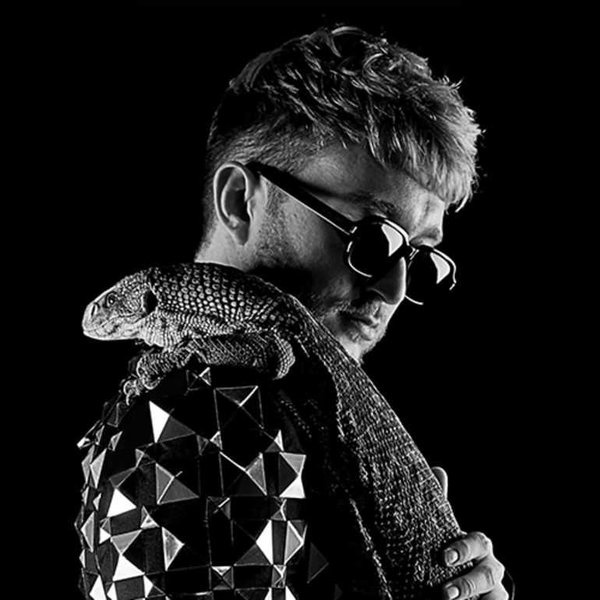 Vald artist photo