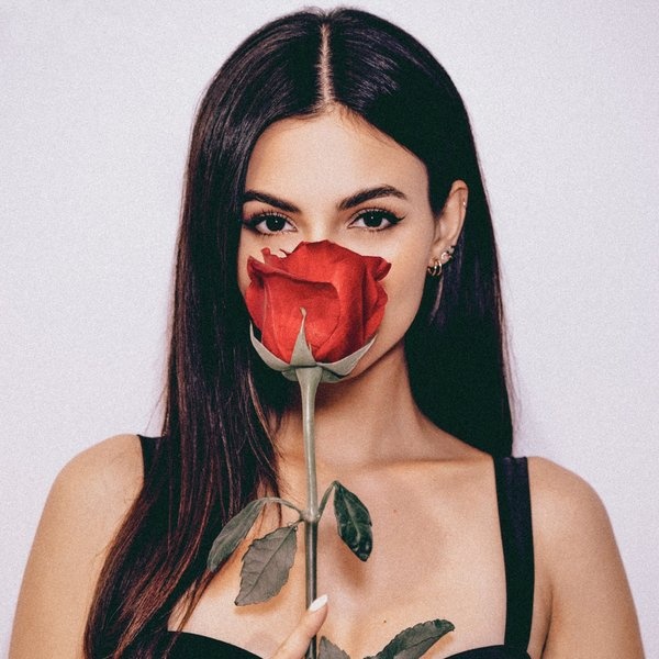 Victoria Justice artist photo