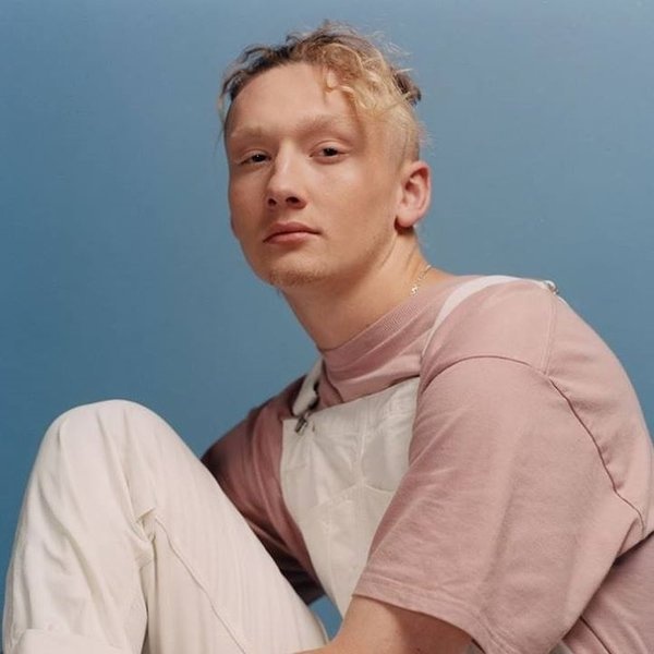 Yellow Days artist photo