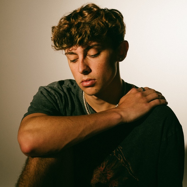 Zach Hood artist photo