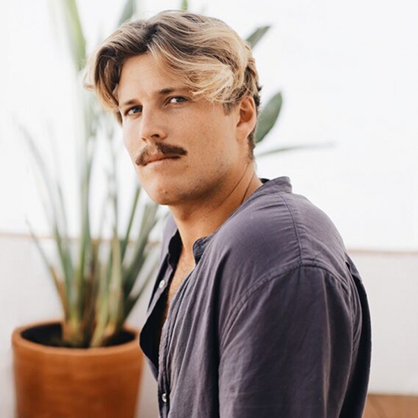 Ziggy Alberts artist photo